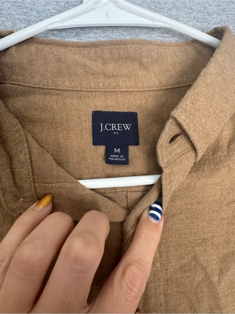 J. Crew Men's Button-Down Shirt in Camel Brown - Picture 4 of 10